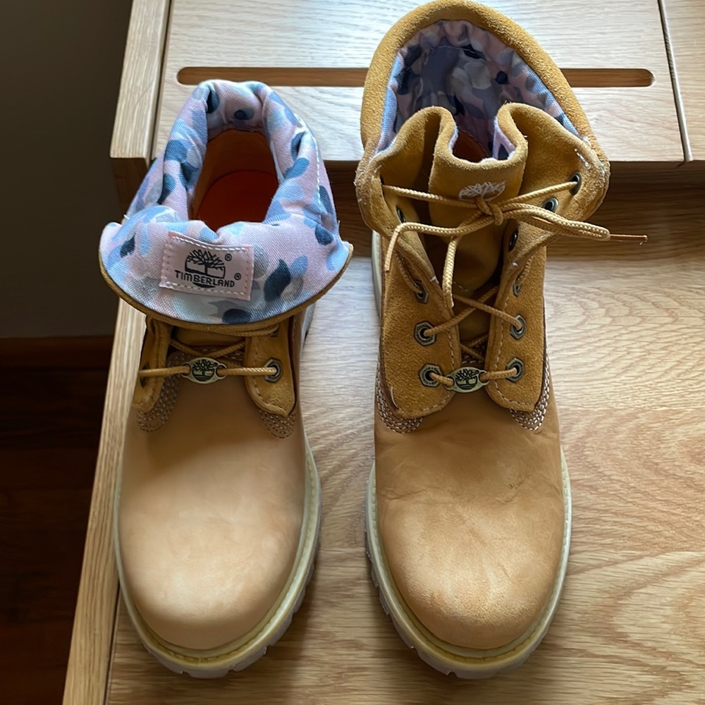 TIMBERLAND ROLL TOP BOOTS 8.5  NEW
